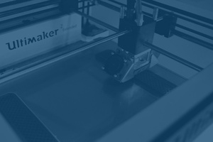 Vis arrangementet «Lynkurs i 3D-printing (Digitalt)»; bildebeskrivelse: En Ultimaker-3D-printer sett ovenfra